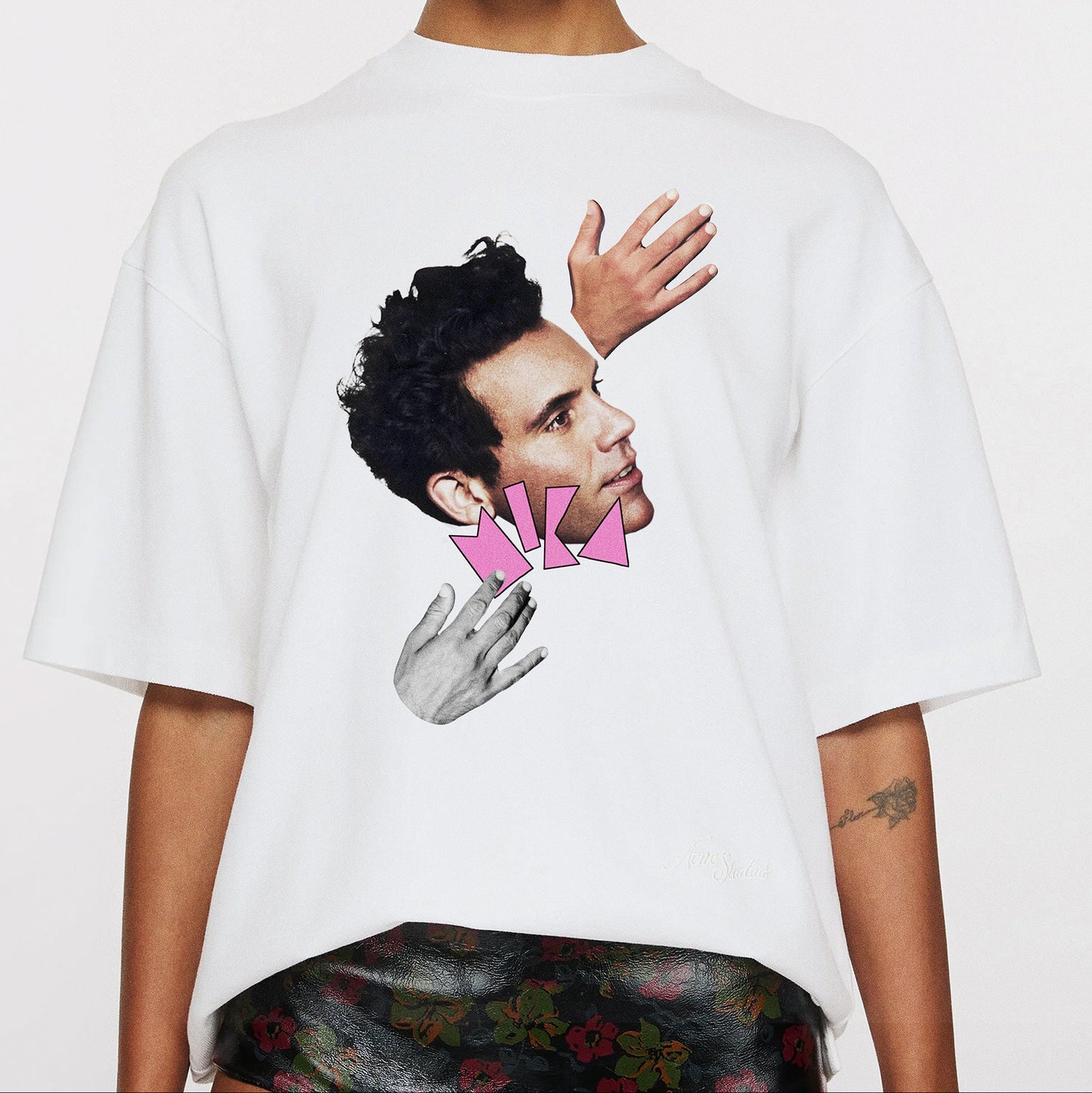 MIKA FACE TEE